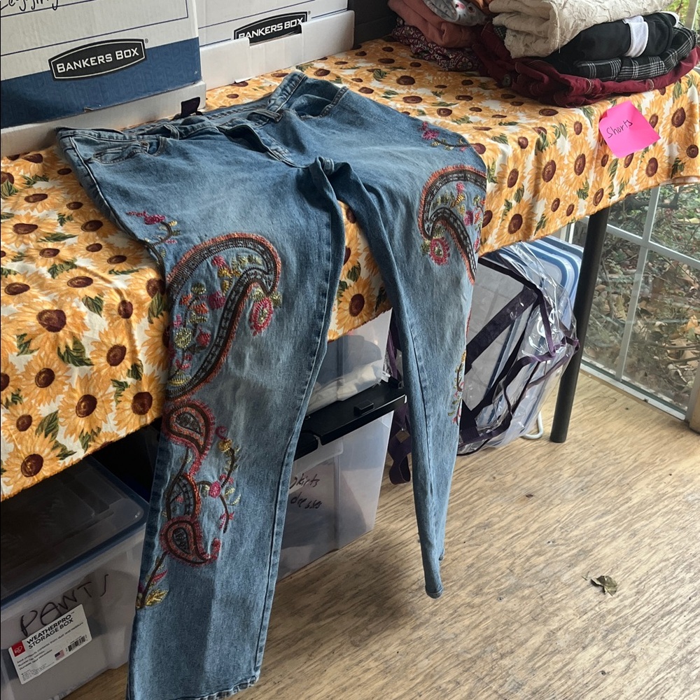 Willi Smith Blue Jeans with Colorful Embroidery